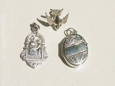 LOT de 3 BIJOUX en ARGENT / B.O COLOMBE / MEDAILLE Ste ANNE et PENDENTIF OUVRANT