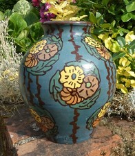 Vase de SAVOIE signé E. SIMONOD beau décor de FLEURS h. 25,5cm état d'usage