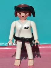 PLAYMOBIL FIGURE FEMME