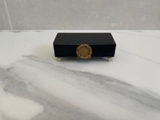 socle en bois  peint en noir