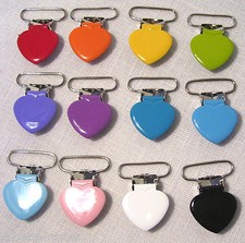 CLIP PINCE BRETELLE CROCODILE ATTACHE TÉTINE COEUR MÉTAL ÉMAILLÉ 25 mm au choix