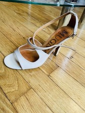 Chaussures à talon aiguille