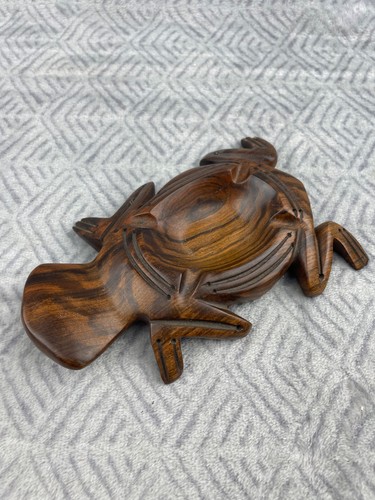 Grenouille sculptée bois - sculptée,