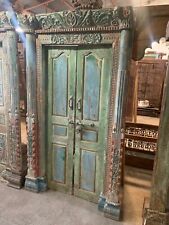 Porte indienne ancienne en vieux teck, pièce, ferrures et patine d'origine