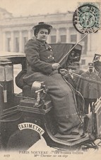 75 CPA N°2277 PARIS NOUVEAU LES FEMMES COCHER MME CHARNIER SUR SON SIÈGE