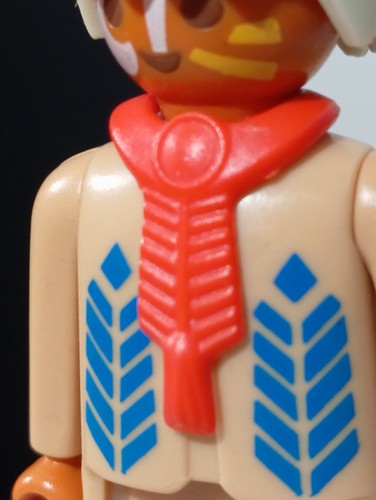 Playmobil amulette col rouge - playmobil,