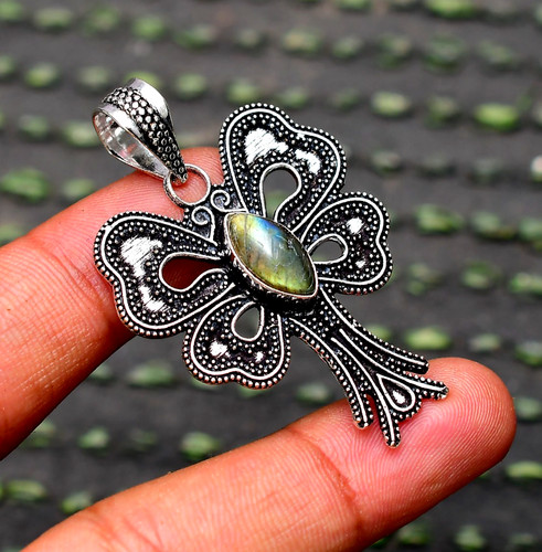 Pendentif bijou fait - main, en
