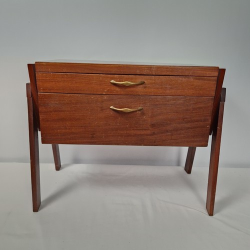 Travailleuse table chevet - table,