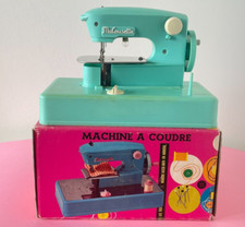 VINTAGE - JOUET ANCIEN - MACHINE A COUDRE "MA COUSETTE" EN BOITE MADE IN FRANCE