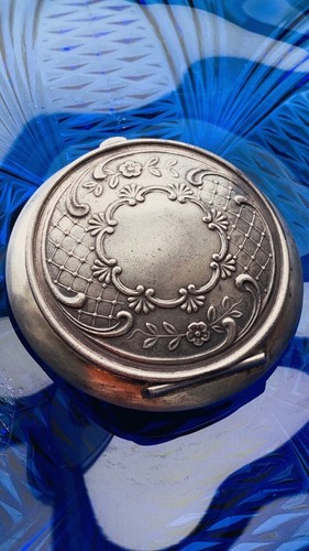Ancienne boîte poudre urss - à,