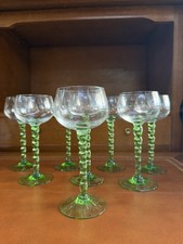 SUITE DE 8 GRANDS VERRES A VIN