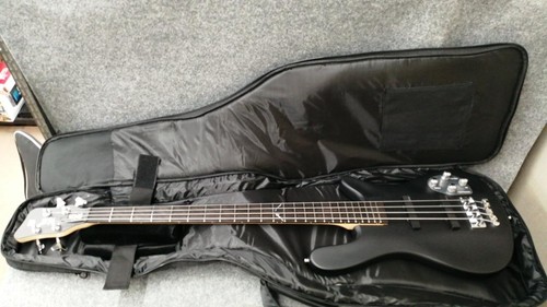 Guitare basse électrique