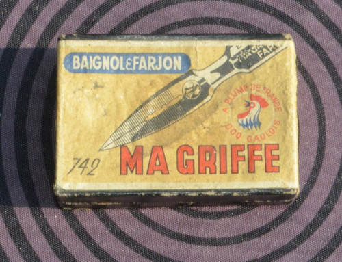 Boite plumes griffe - plumes,