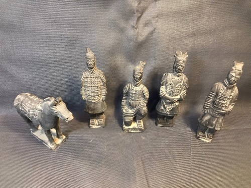 Lot petites statuettes de - petites,