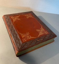 ÉLÉGANTE BOITE SECRÈTE /