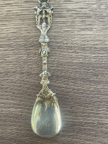 Ancienne saupoudreuse pelle
