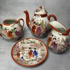 Service à thé en porcelaine