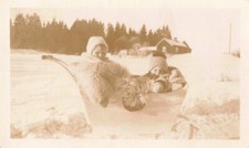 ANCIENNE PHOTOGRAPHIE ENFANTS DANS LEURS POUSSETTE A LA NEIGE