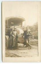 Militaire - Militaires pr�s d'un camion de marque Latil - Carte Photo - 22264
