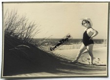 PHOTO art 1930 petite fille bord de mer dune 18x13 B157