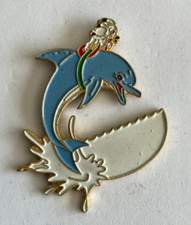 85 - Pin's BD ASTERIX - IDEFIX SUR UN DAUPHIN - DOLPHIN