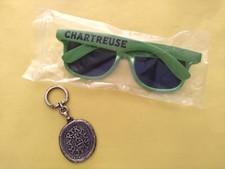 LOT PORTE CLÉS AUGIS BLASON SCEAU DES PERES CHARTREUX 1605 + LUNETTES CHARTREUSE