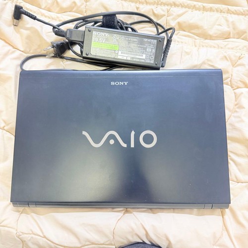 Sony vaio vpcz1 - vaio, charger