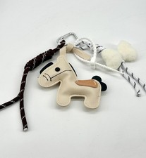 Bijoux de sac cheval beige