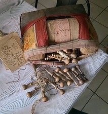 Carreau De Denteliere Avec Fuseaux