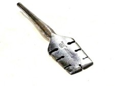 Outil ancien jolie baille ou clé à avoyer pour menuisier Peugeot Frères  XXème