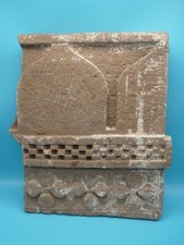 Ancienne stèle / frise de mur