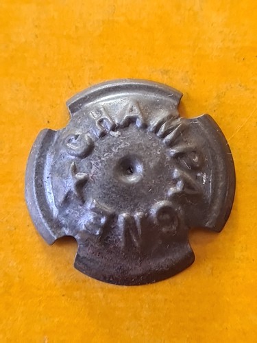Ancienne capsule encoches - ,