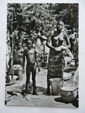 LIBERIA . Femme seins nus