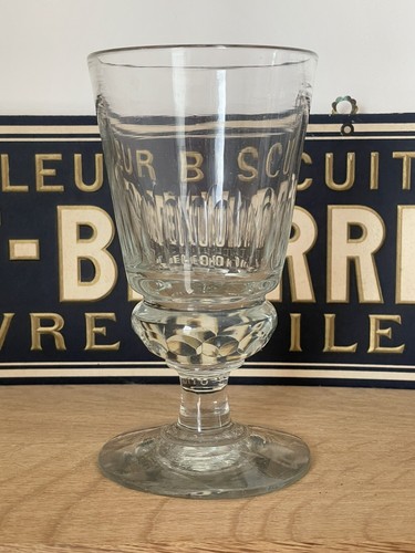 Ancien verre pied - verre, à