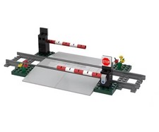 Passage à niveau fleuri avec panneau STOP