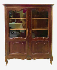 petite vitrine argentier style LX en chêne partie supérieur vitrée . XX siècle .