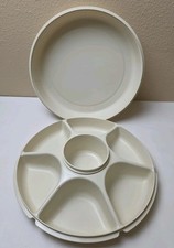 TUPPERWARE Serving Center