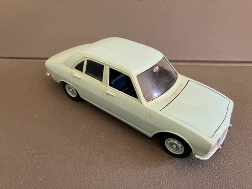 Ancienne voiture miniature - ancienne,