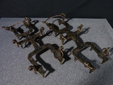 Paire de crampon ancien en fer forgé montagne alpinisme alpiniste Alpes Savoie