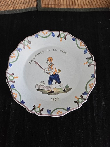 Assiette dite révolutionnaire - dite,