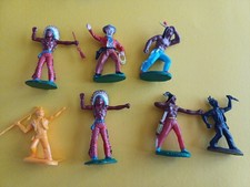 7 figurines plastique cowboy indiens années 50/60  (certaines made in DDR )