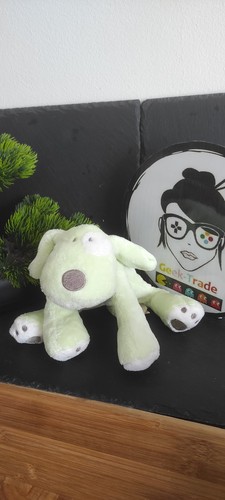 Doudou chien couché vert