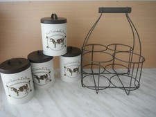 PANIER EN FER  ET  4 BOITES EN METAL RANGEMENT   EPICES FECULENTS