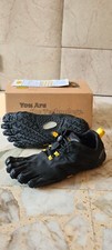 VIBRAM 5 fingers V trail 2.0 . Excellent état + lot chaussettes neuves + sac.