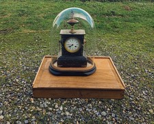 Pendule ancienne sous globe en