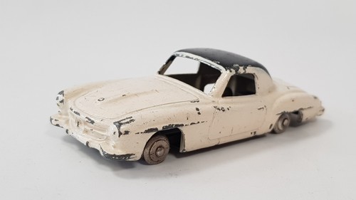 Mercedes 190 dinky toys - 190,