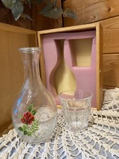 Carafe de nuit et son verre Duralex en coffret cadeau en bois, vintage.