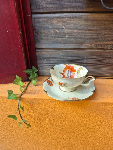 Tasse sous - tasse, porcelaine