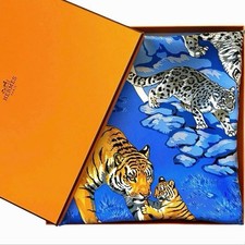 Foulard Hermès en soie Carré