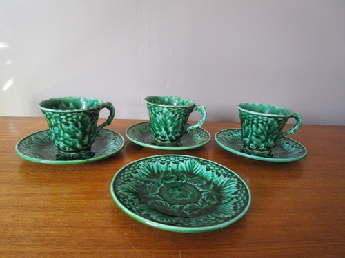Tasses sous - &, en